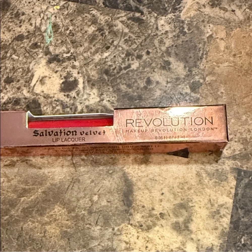 ATTRACT | Makeup Revolution London – Salvation Velvet‎ Lip Lacquer